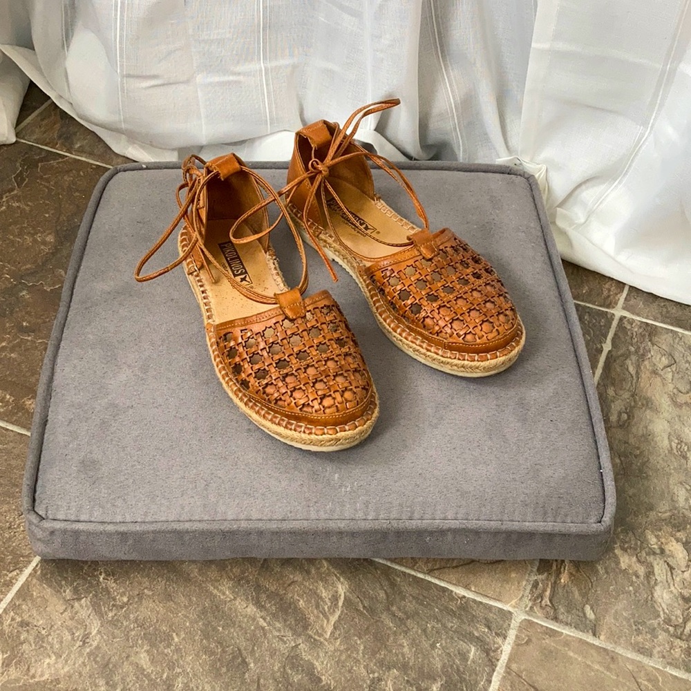 pikolinos - sz 6, closed toe sandal/shoe, cognac